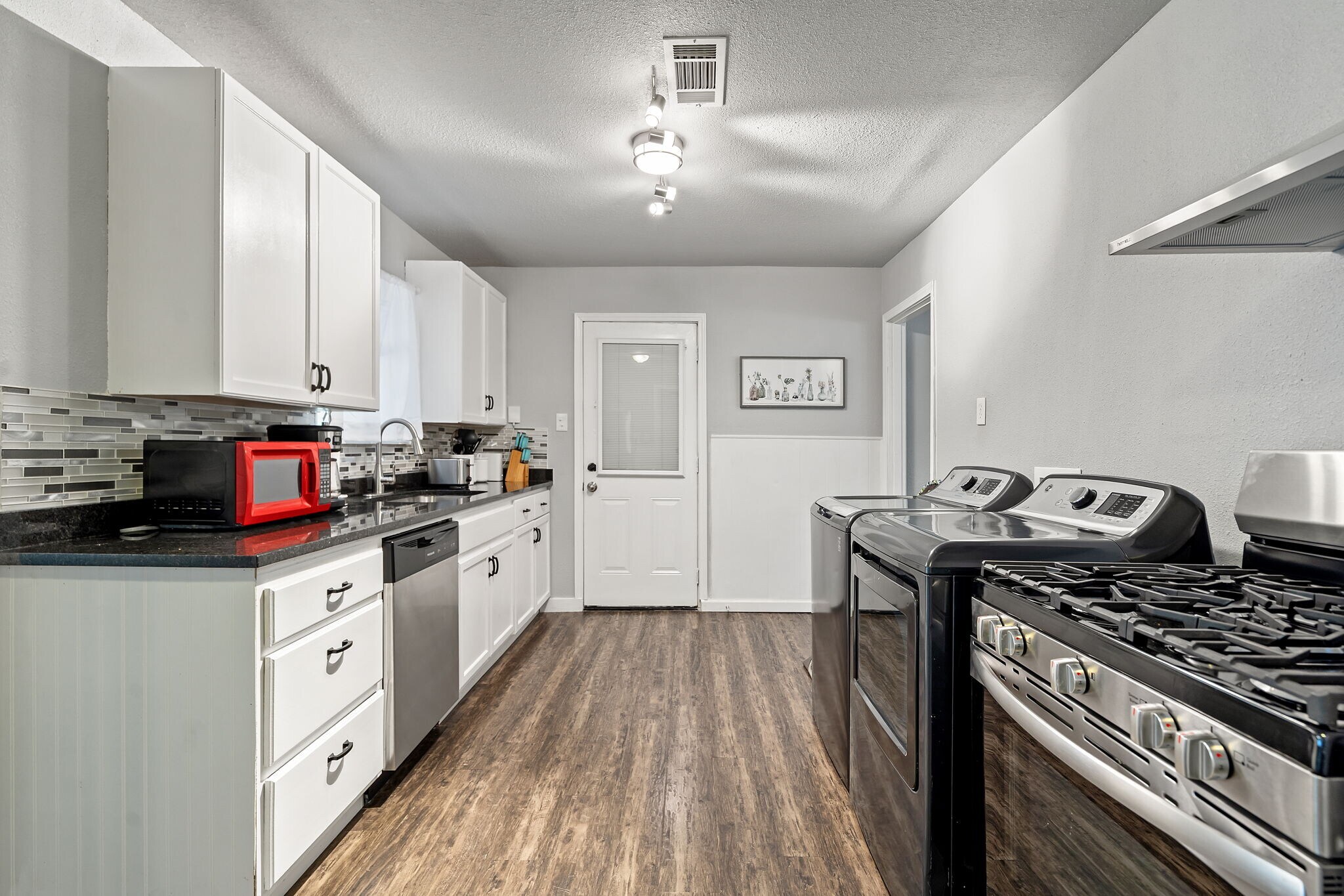 Building Photo - 6418 Onyx Dr N