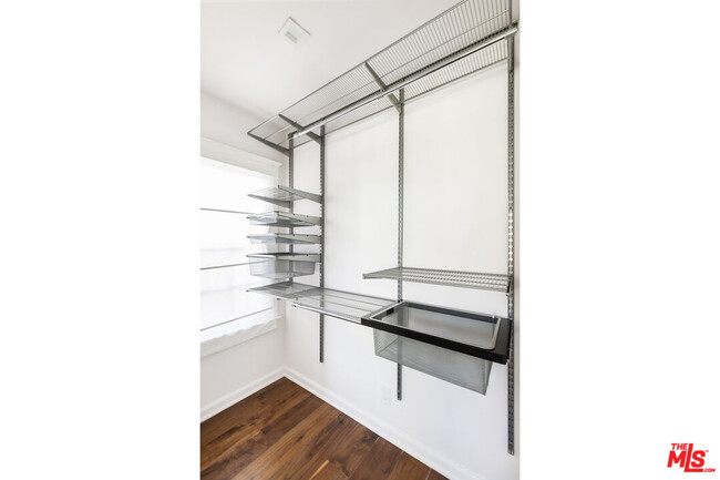 Building Photo - 3472 Rowena Ave