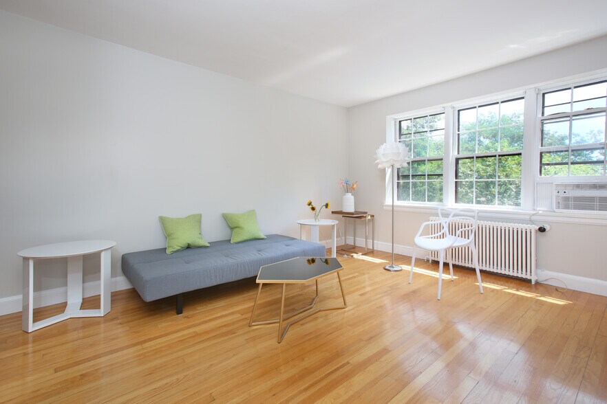 Primary Photo - 8 Kilsyth Ter