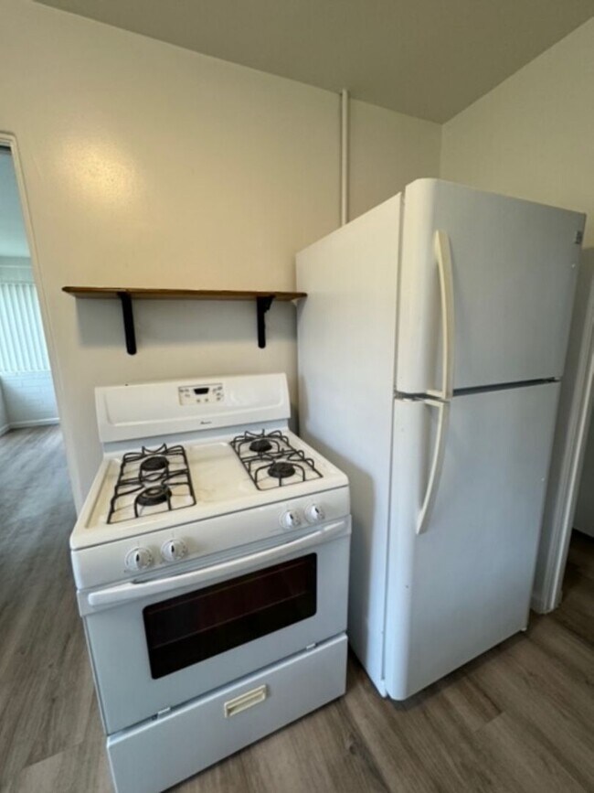 Building Photo - Oliver Ave | Relaxed Coastal Apartments in Pacific Beach – Easy Living Just Blocks from the Ocean!