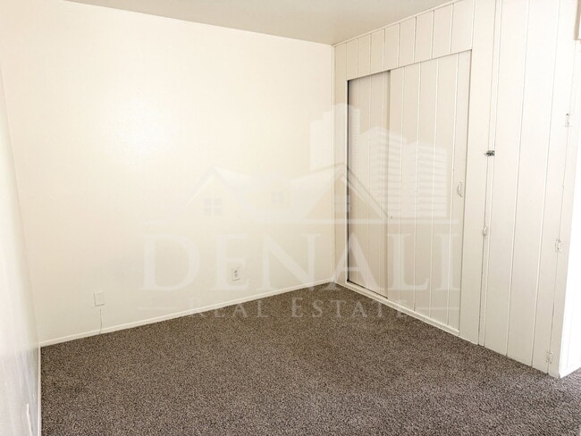 Building Photo - 1211 W Apache Trail
