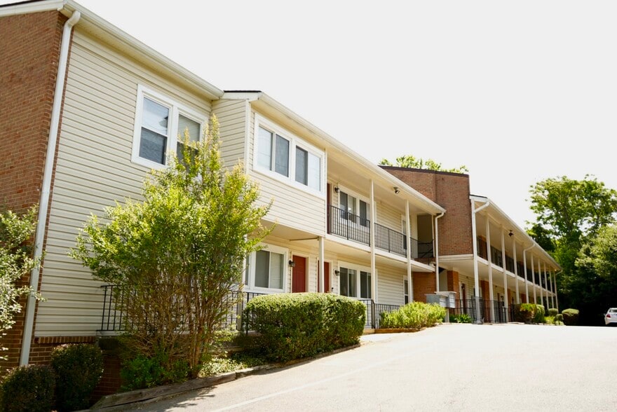 Building Photo - Lynnhaven Apartments