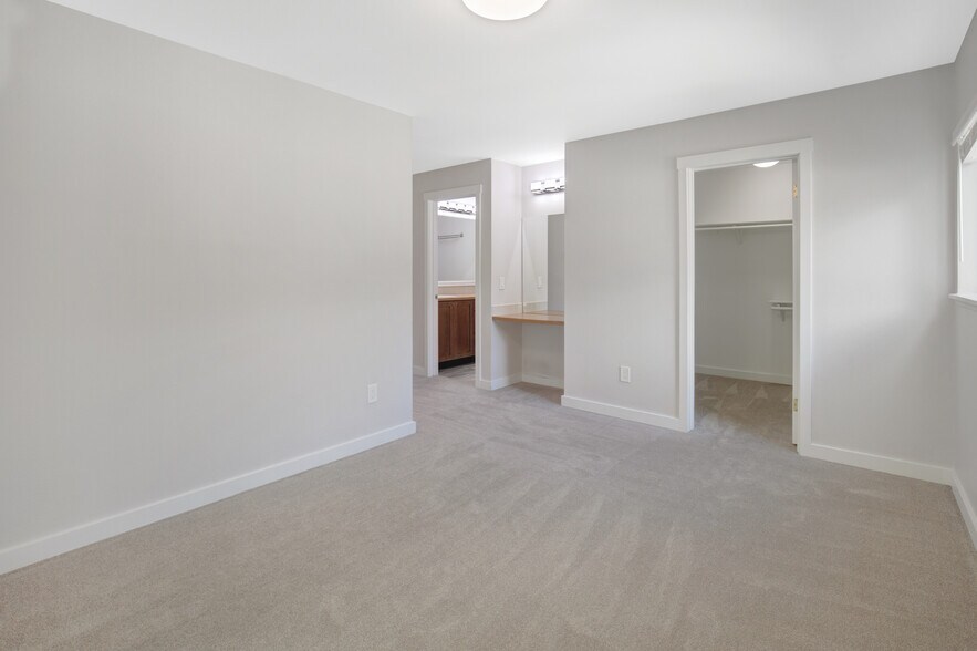 Building Photo - 12300 Harbour Pointe Blvd