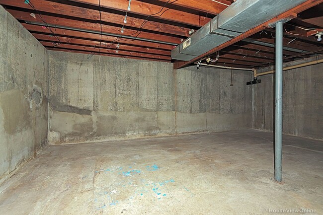 Building Photo - House Close To Campus!