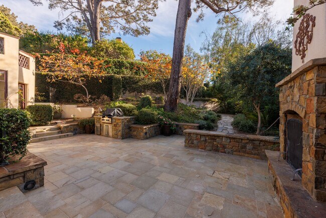 Building Photo - Delightful Private 3BR/4.5BA + Office Home in Del Mar