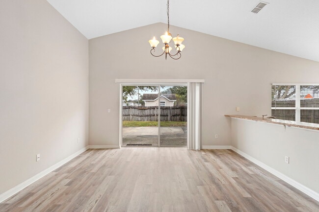 Building Photo - 1911 Colonial Woods Blvd