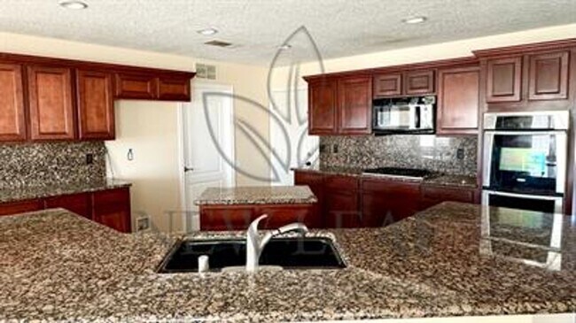 Building Photo - Beautiful 4 bedroom on LARGE private lot in PHELAN