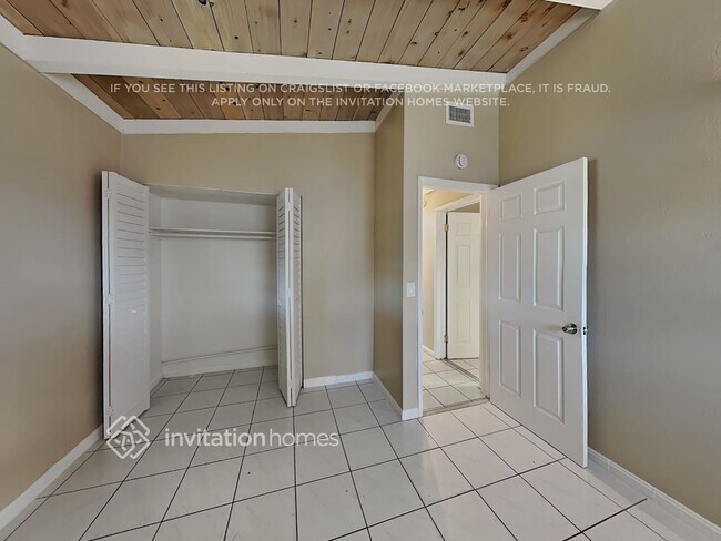 Building Photo - 1275 SW 28th Rd