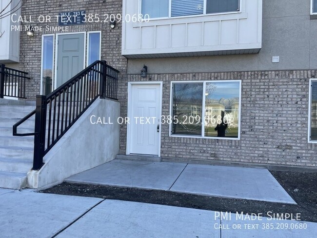 Building Photo - Move In Special! $300 First Months Rent!