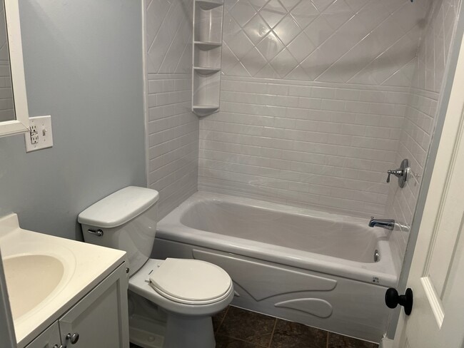 Building Photo - 39 Smithwheel Rd