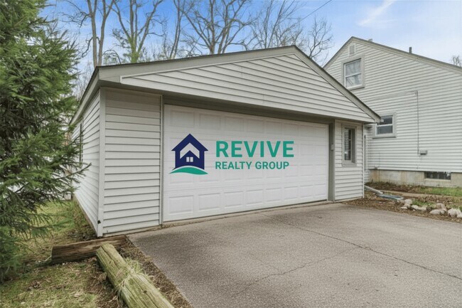 Building Photo - 131 Doremus Ave