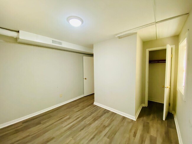 Building Photo - Beautiful and Spacious 4bdrm/2.5bth Tri-Le...