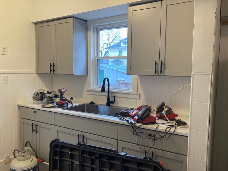 Kitchen - 838 N Metcalf St