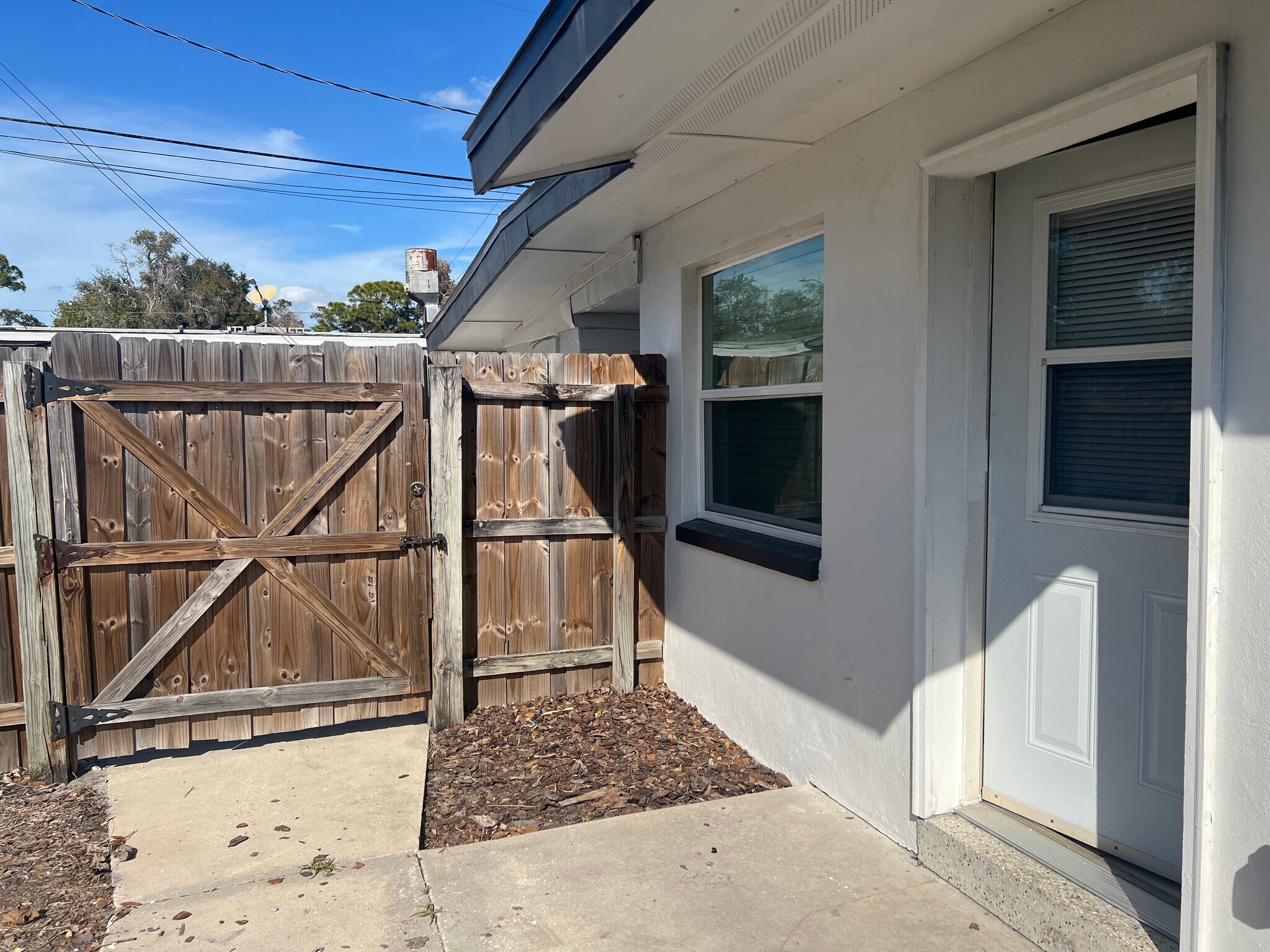 Building Photo - 7101 Dartmouth Ave N