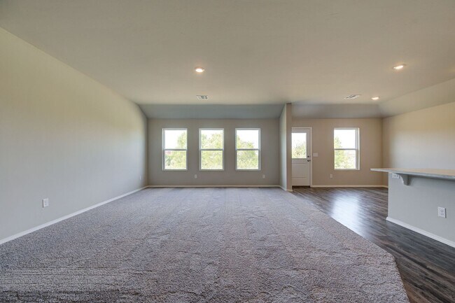 Building Photo - BRAND NEW! 4 Bed 2 Bath Home in Newcastle!