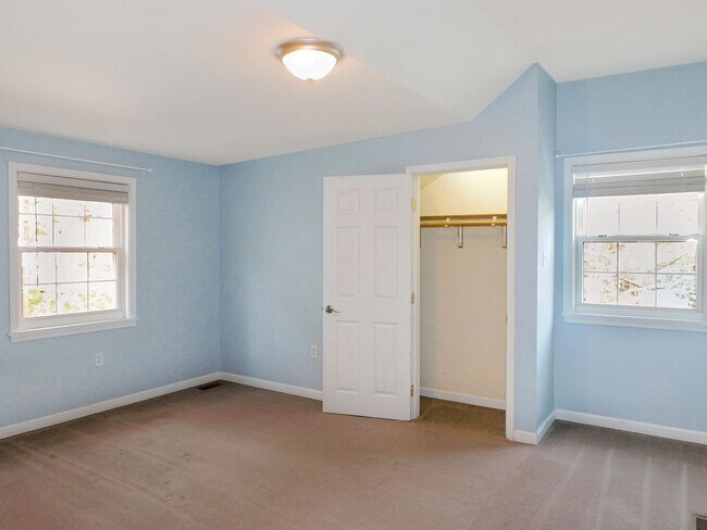 Building Photo - 37006 W Lakeland Dr