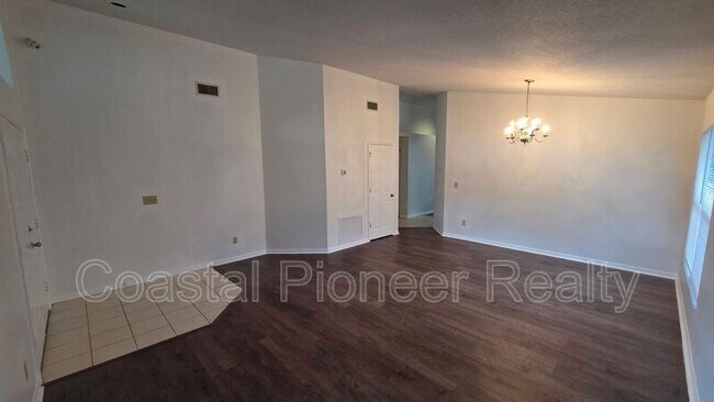 Building Photo - 1731 Wakefield Dr