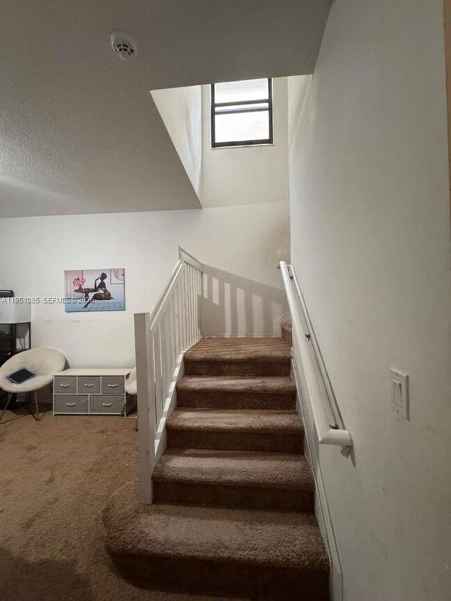 Building Photo - 772 NE 191st Ter