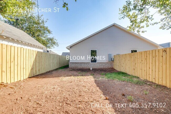 Building Photo - 133 W Thatcher St