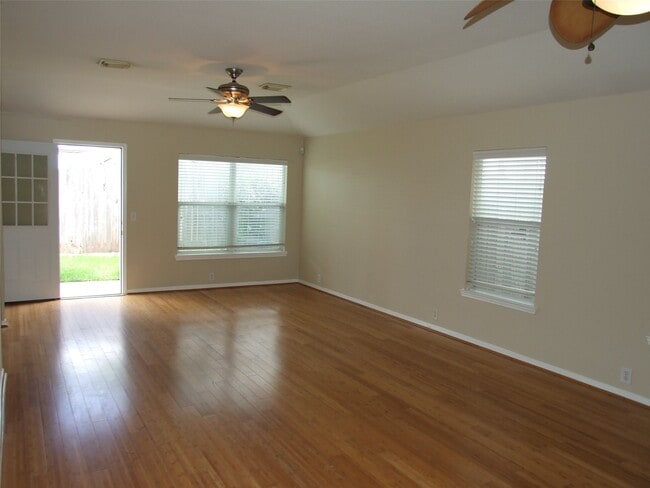 Building Photo - 410 Cypresswood Haven