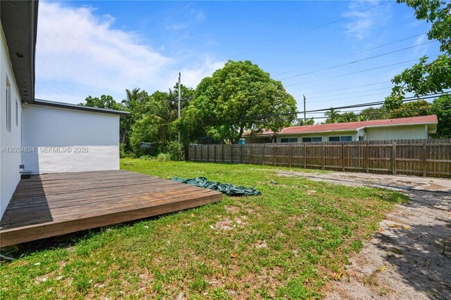 Building Photo - 1081 NE 166th St