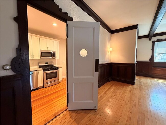 Building Photo - 412 Bellevue Ave