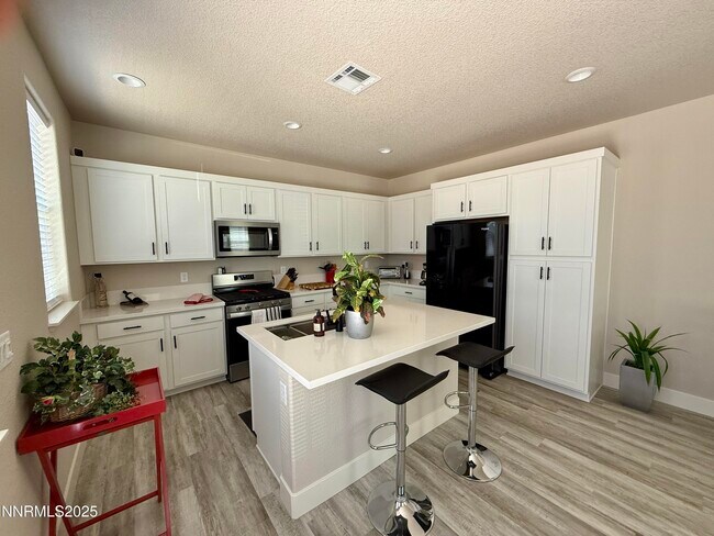 Building Photo - 452 Blackbird Ln