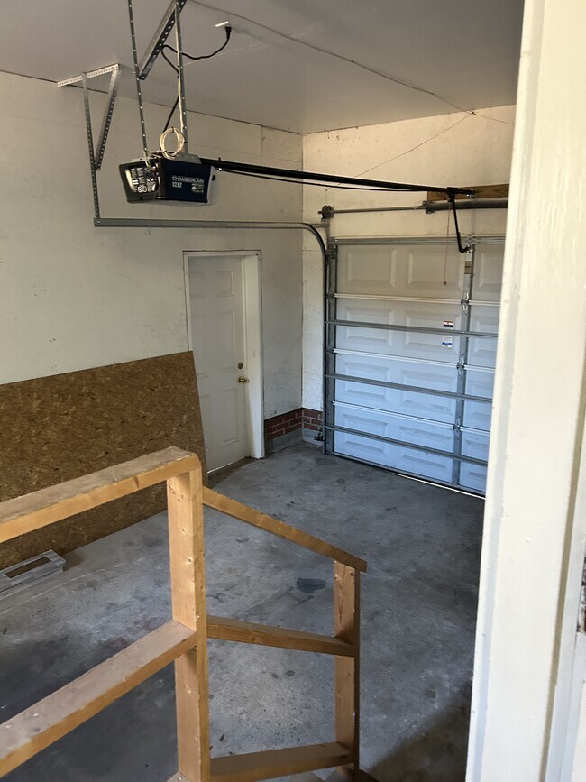 Building Photo - 702 62nd Ave N