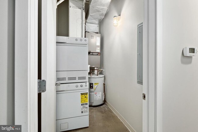 Building Photo - 412-26 S 13th St