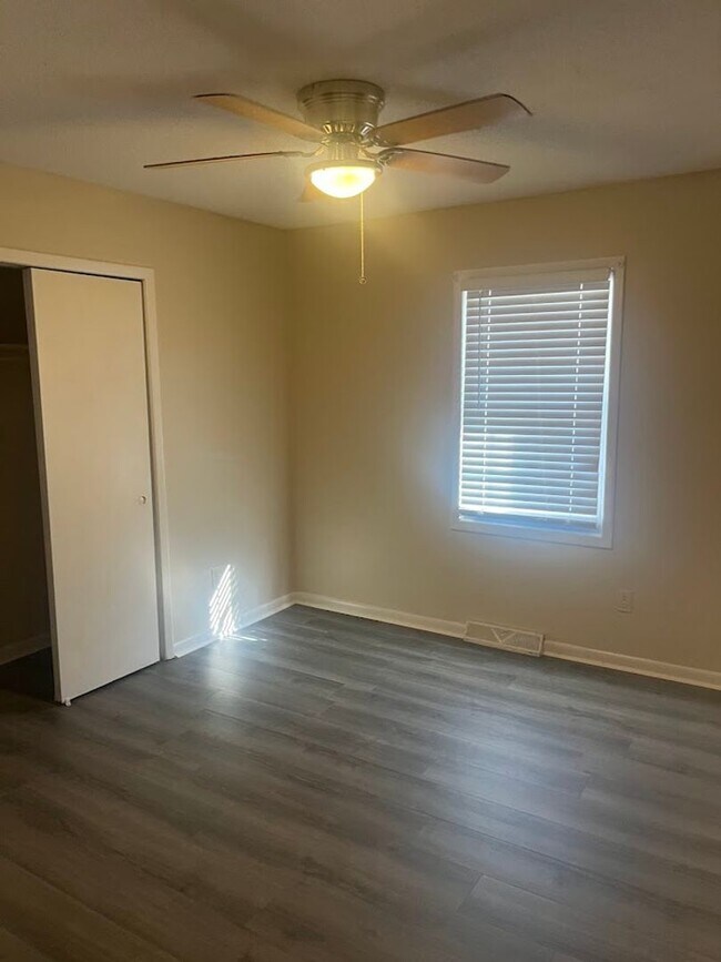 Building Photo - Available now. Freshly-painted 4 BR/1.5 BA Home on Big Lot in the Heart of James Island!