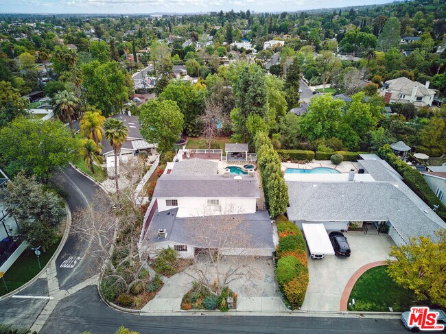 Building Photo - 5220 Melvin Ave