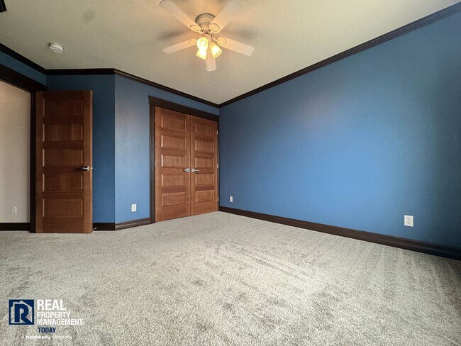 Building Photo - Spacious 4 Bed / 3 Bath Home with Loft, Fenced Yard & Covered Patio in Puyallup!