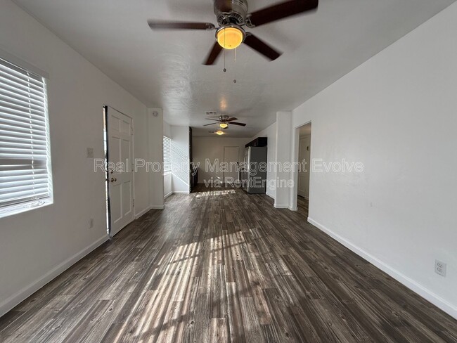 Building Photo - 3422 E Taylor St