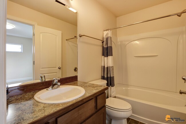 Building Photo - Spacious 2-Bedroom, 2-Bathroom Condo for R...