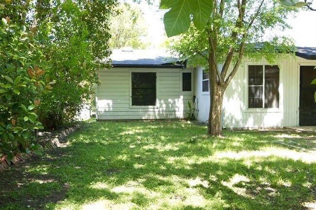 Building Photo - 5901 S 1st St