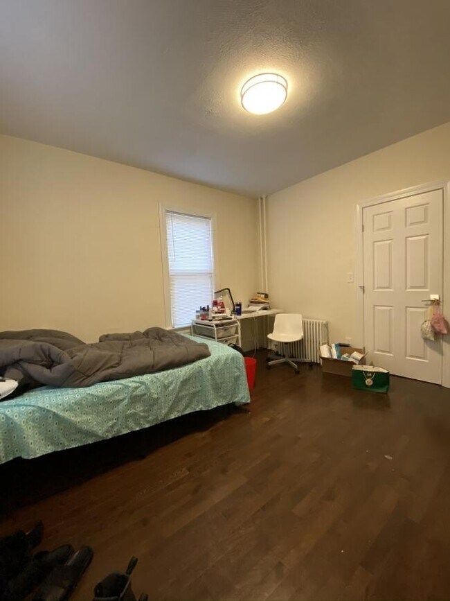 Building Photo - 3 bedroom in Jamaica Plain MA