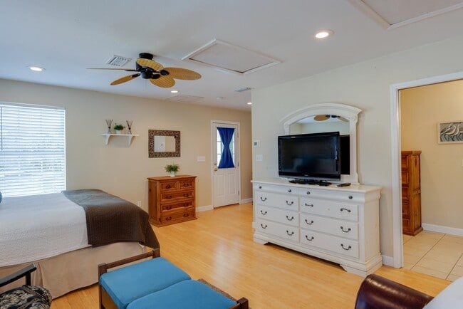 Building Photo - 3789 Overlook Dr