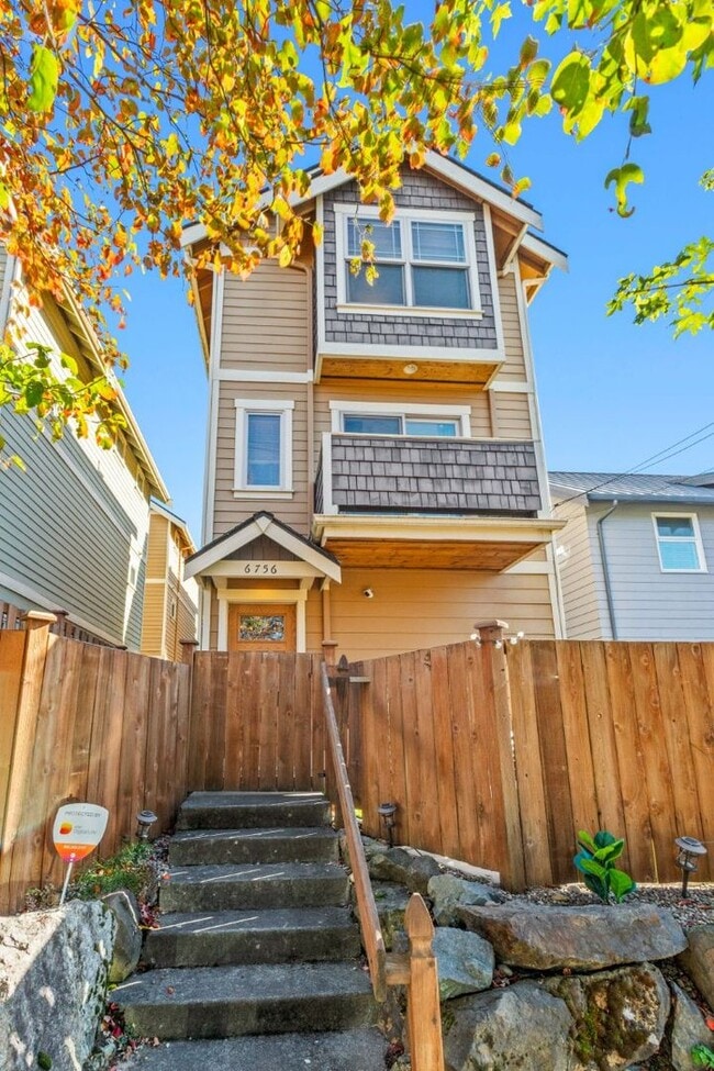 Building Photo - 2bd/1.5ba Seattle Townhouse
