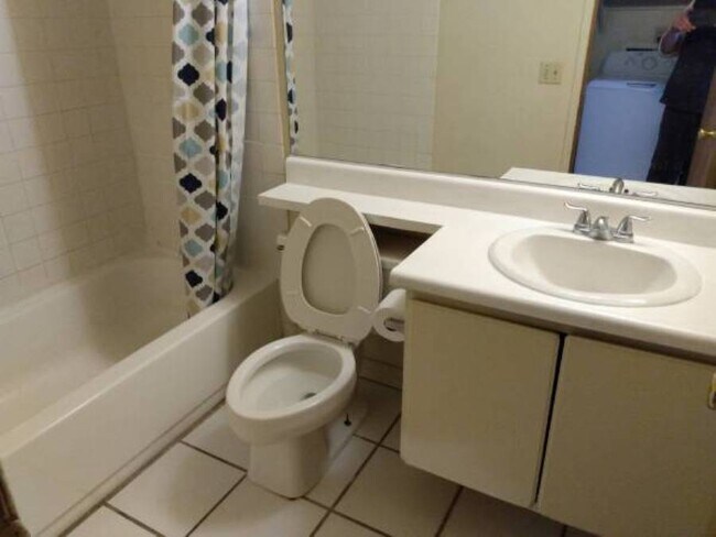 Building Photo - 2112 Sun Ave