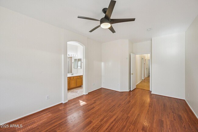 Building Photo - 15649 W Magnolia St