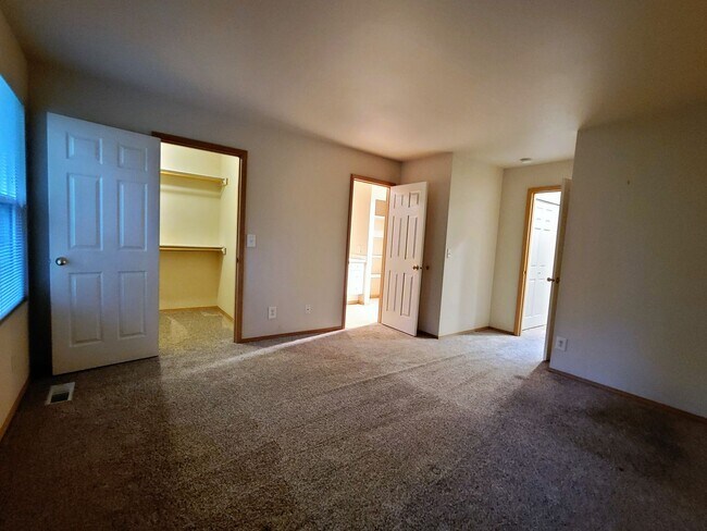 Building Photo - 2 Bedroom Townhome in Desirable Summerwind!