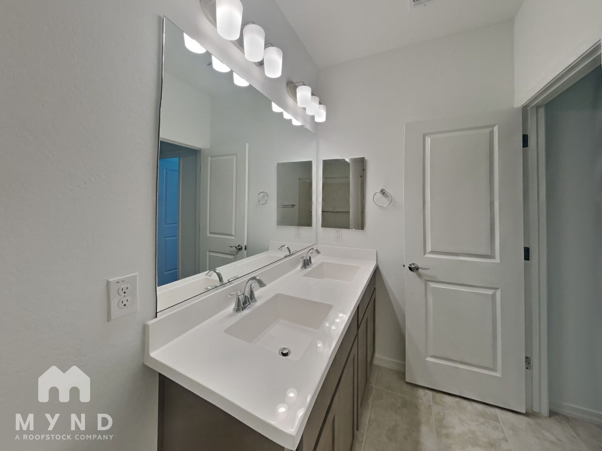 Building Photo - 4051 E Ghost Flower Ln
