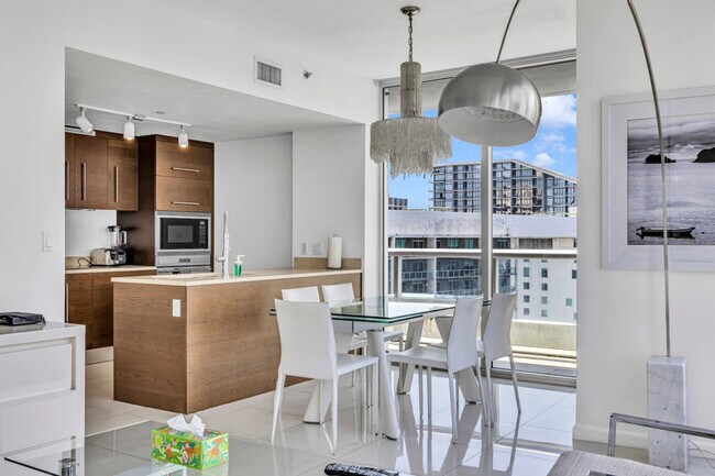 Building Photo - 485 Brickell Ave
