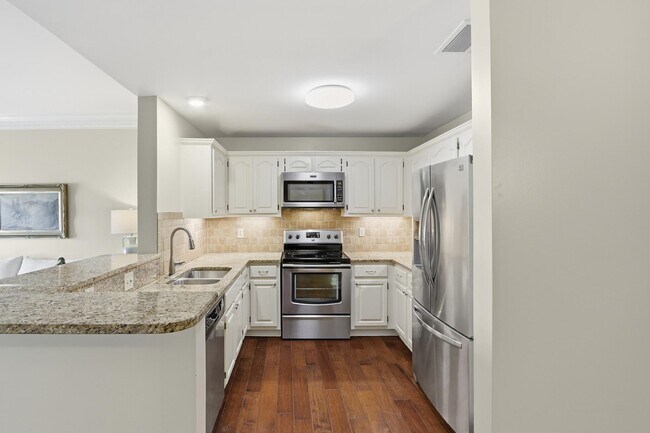 Building Photo - 5400 Park Ave