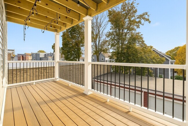 Building Photo - 22 Clarendon Ave