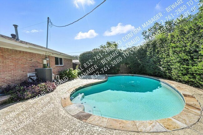 Building Photo - 525 Salem Dr