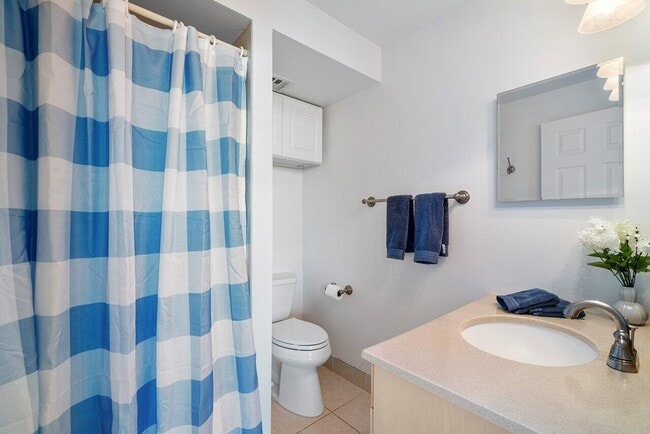 Building Photo - 9 Royal Palm Way