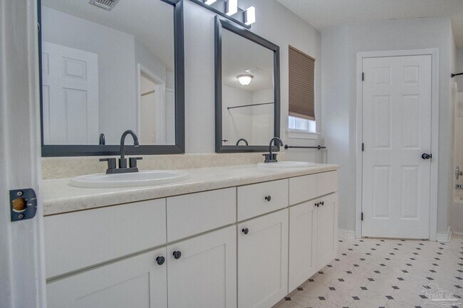 Building Photo - 2136 Ainsdale Ct