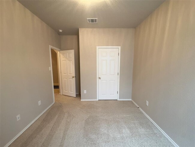 Building Photo - 106 Bowstring Bend