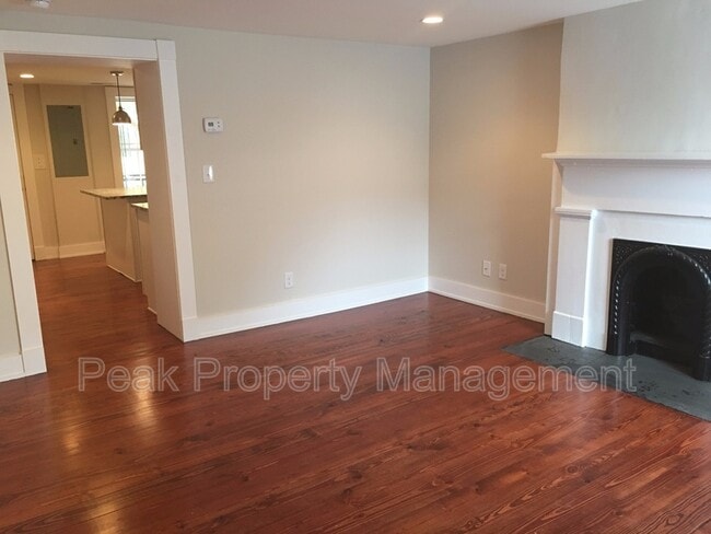 Building Photo - 2117 Cedar St